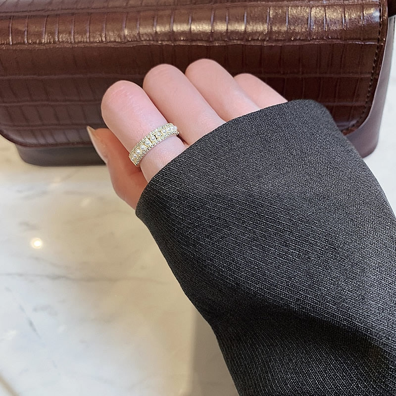 Margeret™ | Luxury Ring in Gold and Pearls