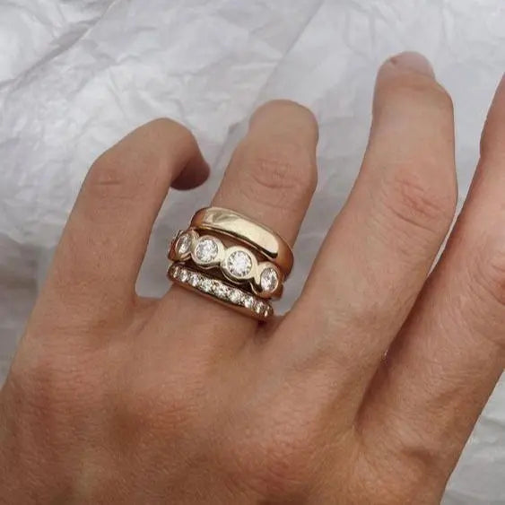 Margeret™ | Set of forged brilliant gold rings