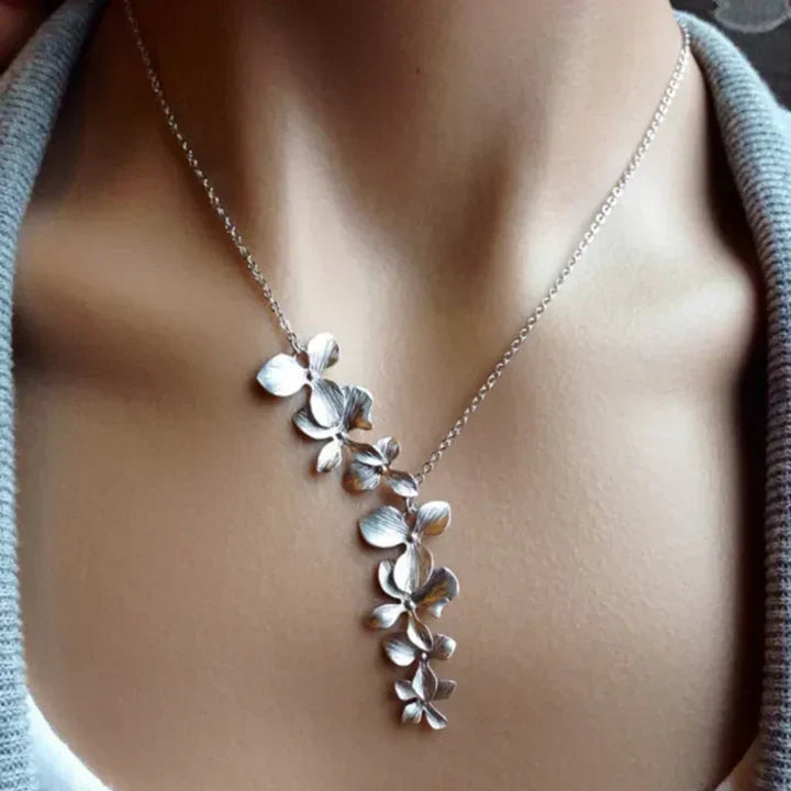 Margeret™ | Silver Flower Necklace