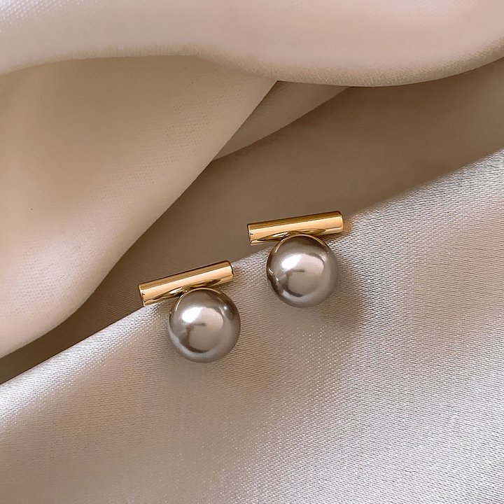 Margeret™ | Elegant Dark Pearl Earrings in Gold