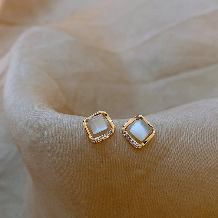 Margeret™ | Elegant Earrings with Gold Moon Crystal