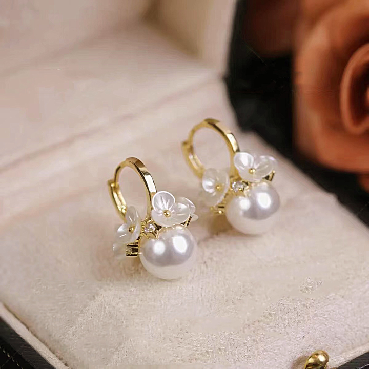 Margeret™ | Elegant Pearl Earrings with Flowers