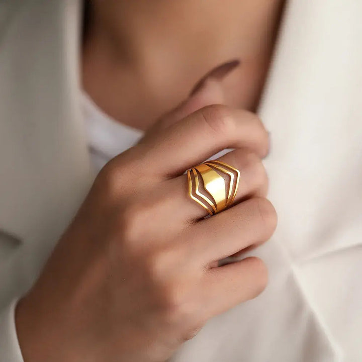 Margeret™ | Elegant Gold Statement Ring