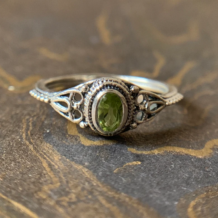 Margeret™ | Olive Stone Silver Ring