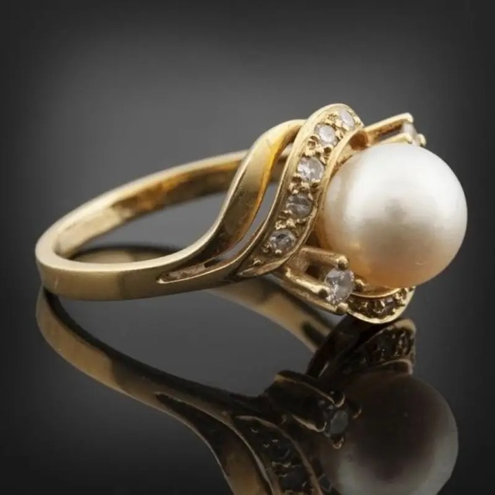 Margeret™ | Elegant Ring with Pearl and Brilliant Gold