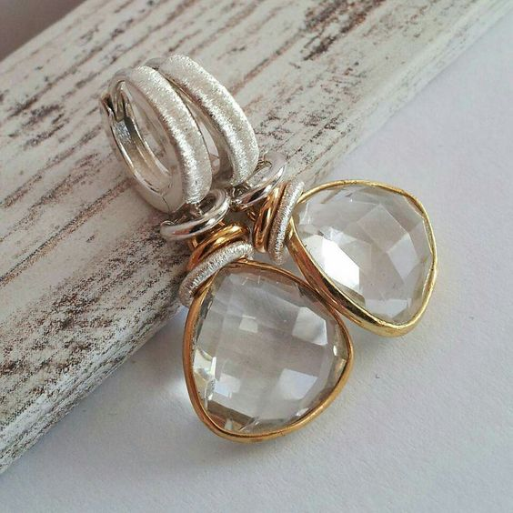 Margeret™ | White Glass Gold Earrings