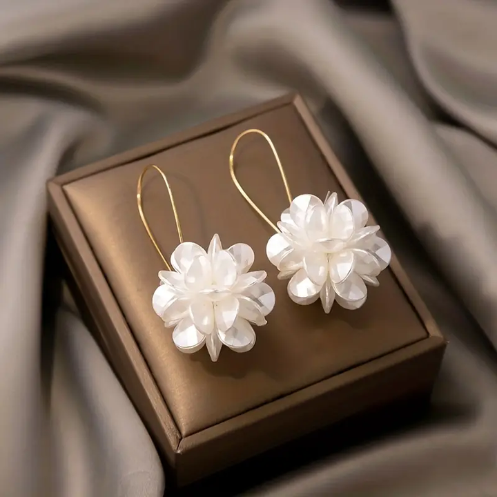 Margeret™ | White Blossom Earrings