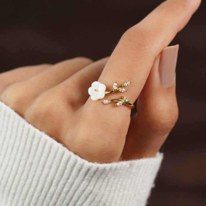 Margeret™ | Rise – White Blossom Ring