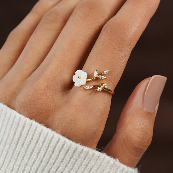 Margeret™ | Rise – White Blossom Ring